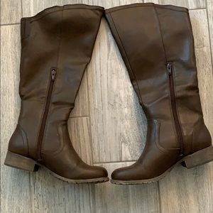 Dark brown boots
